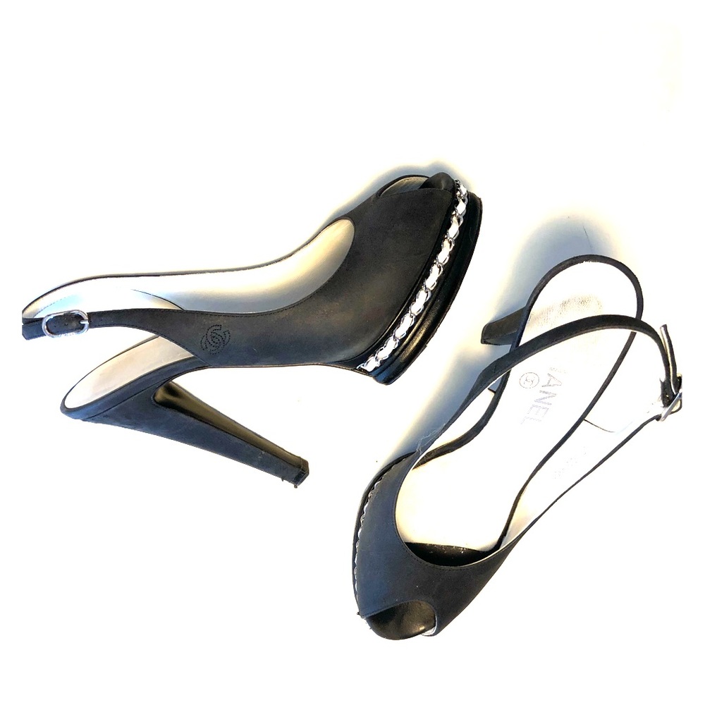 US 8/8.5 CHANEL Slingbacks. (FIT LIKE A US 8/8.5)